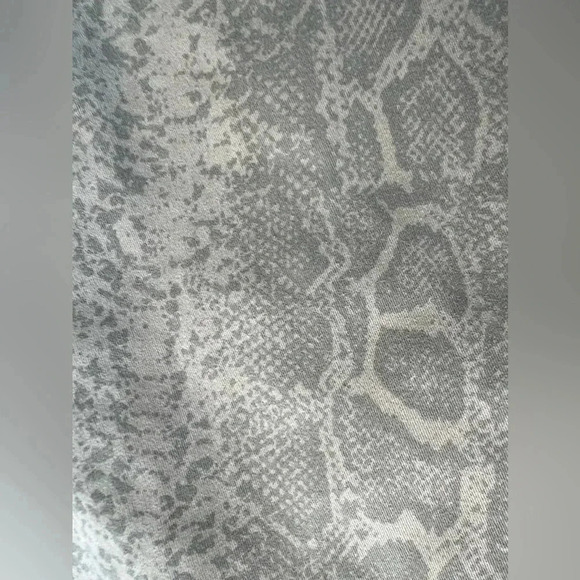 NYDJ | ladies Python print skinny pants/jeans. Size: 8 - Picture 12 of 16